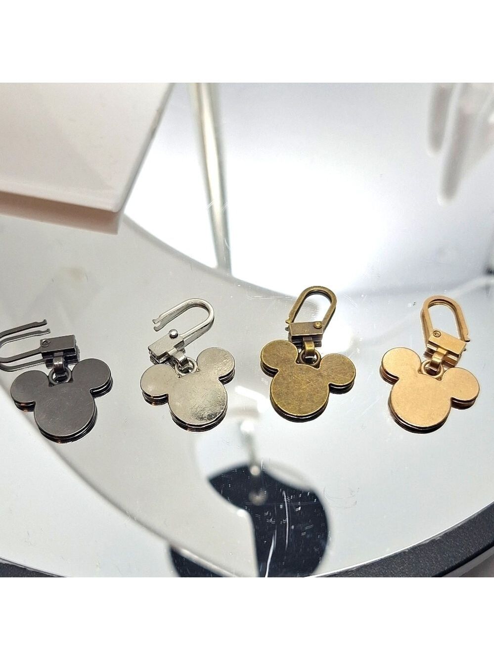Zipper pull Mouse ears (2) pick your color.
